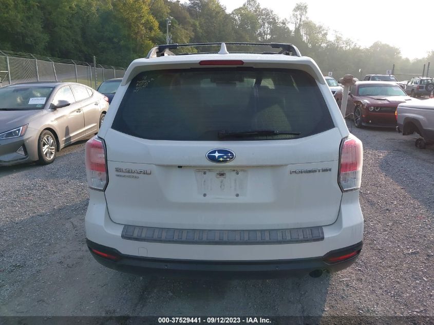 VIN JF2SJAWC6JH427555 2018 SUBARU FORESTER TOURING