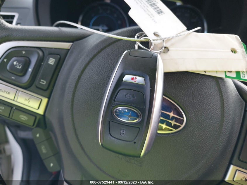 VIN JF2SJAWC6JH427555 2018 SUBARU FORESTER TOURING