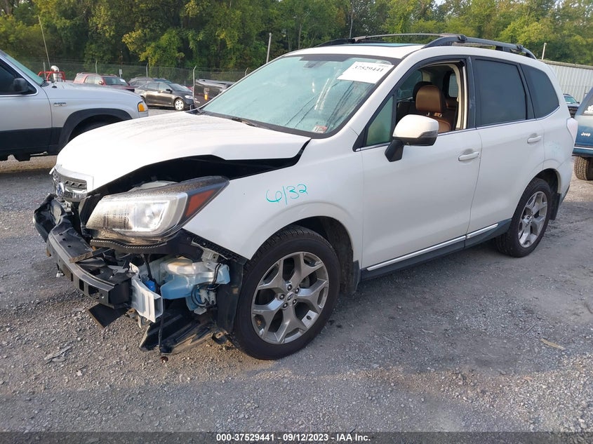 VIN JF2SJAWC6JH427555 2018 SUBARU FORESTER TOURING