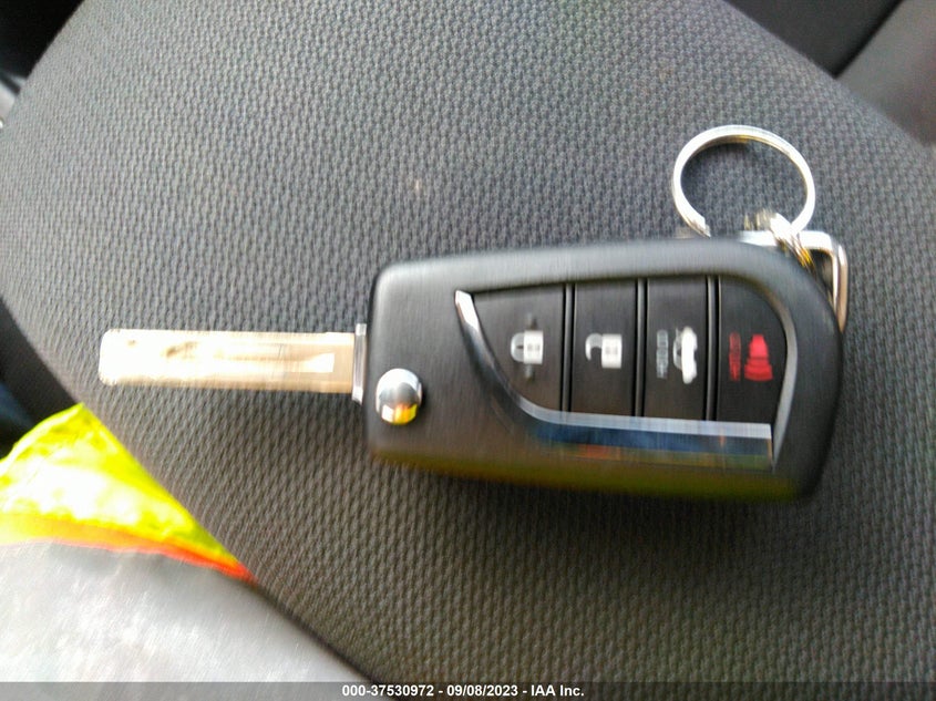 VIN 5YFEPRAE2LP092397 2020 TOYOTA COROLLA LE