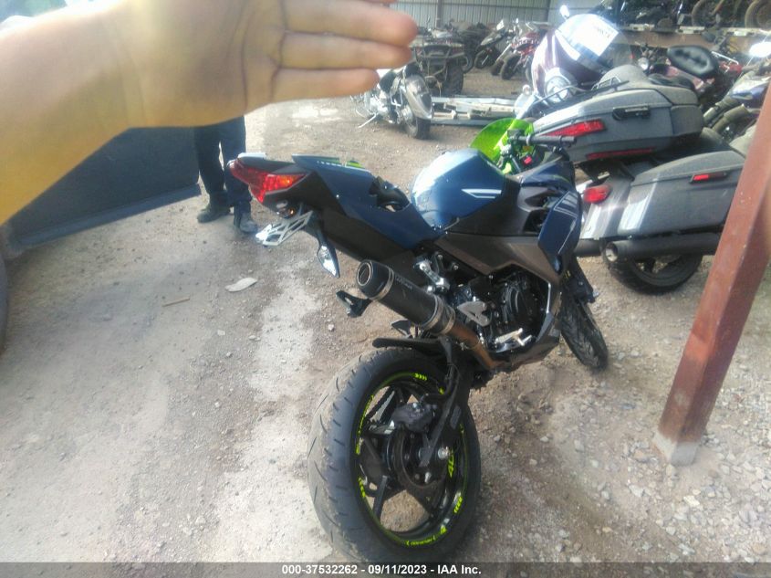 VIN JKAEXKG14NDAF8150 2022 KAWASAKI EX400