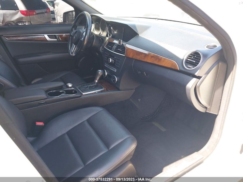2014 MERCEDES-BENZ C-CLASS C 250 - WDDGF4HB5EG239512