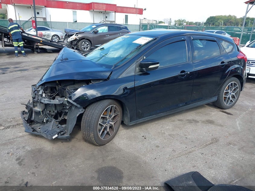 VIN 1FADP3M28JL215741 2018 FORD FOCUS SEL
