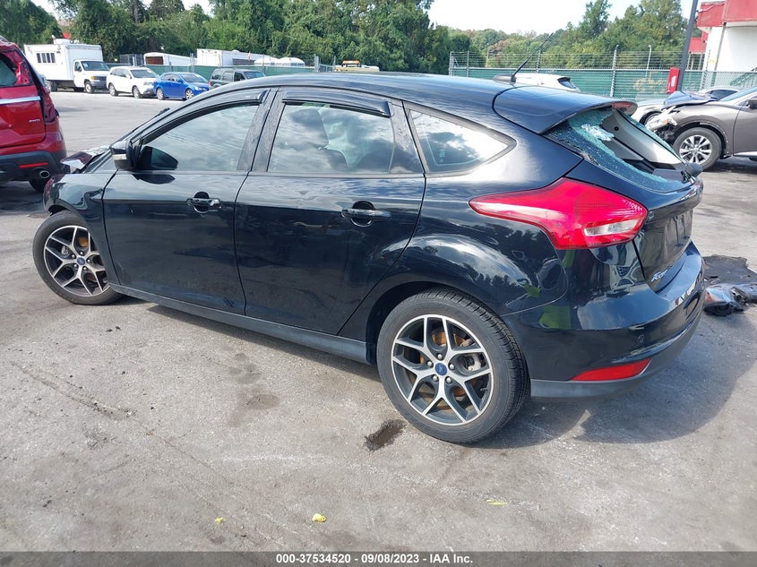 VIN 1FADP3M28JL215741 2018 FORD FOCUS SEL