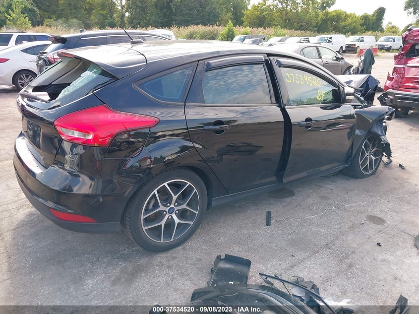 VIN 1FADP3M28JL215741 2018 FORD FOCUS SEL