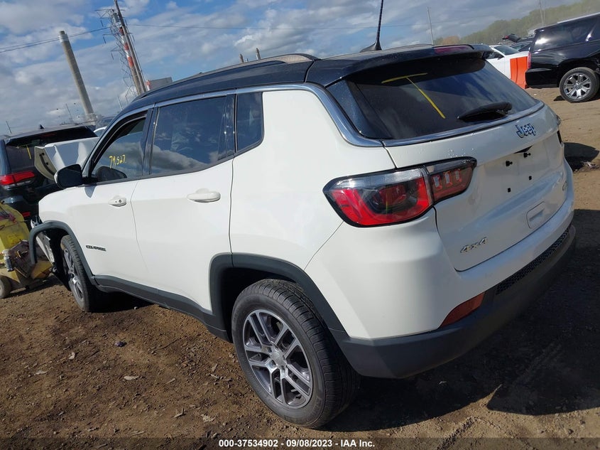 VIN 3C4NJDBB8JT179045 2018 JEEP COMPASS LATITUDE