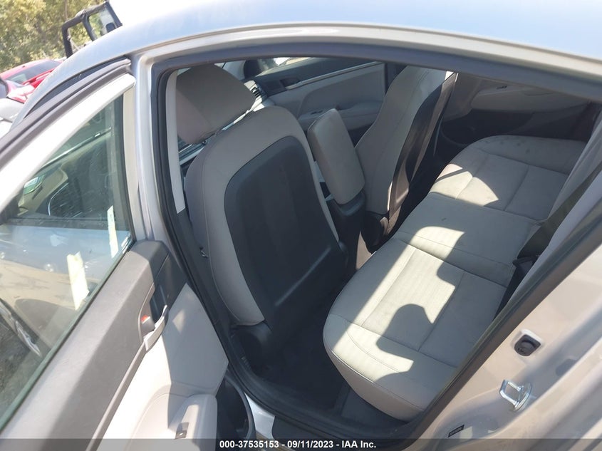 VIN 5NPD74LF8JH229096 2018 HYUNDAI ELANTRA SE