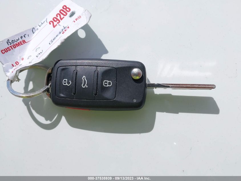 2015 VOLKSWAGEN BEETLE CONVERTIBLE 2.0L TDI W/SOUND/NAV 3VW5A7AT3FM808656