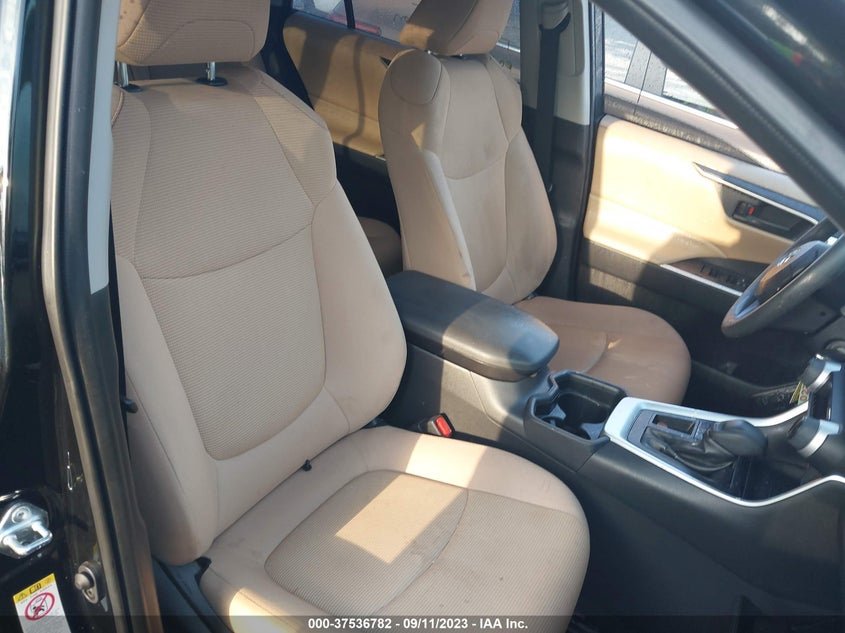 VIN JTMH1RFV7KJ008262 2019 TOYOTA RAV4 LE