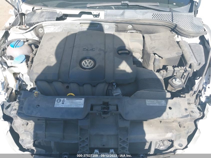 2013 VOLKSWAGEN BEETLE CONVERTIBLE 2.5L W/TECH 3VW5P7AT3DM833391