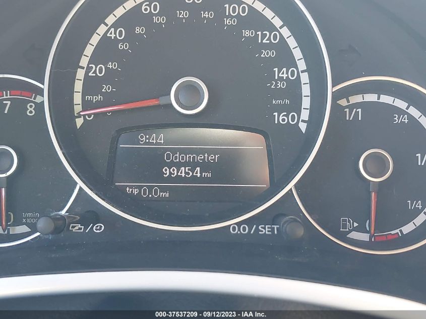 2013 VOLKSWAGEN BEETLE CONVERTIBLE 2.5L W/TECH 3VW5P7AT3DM833391