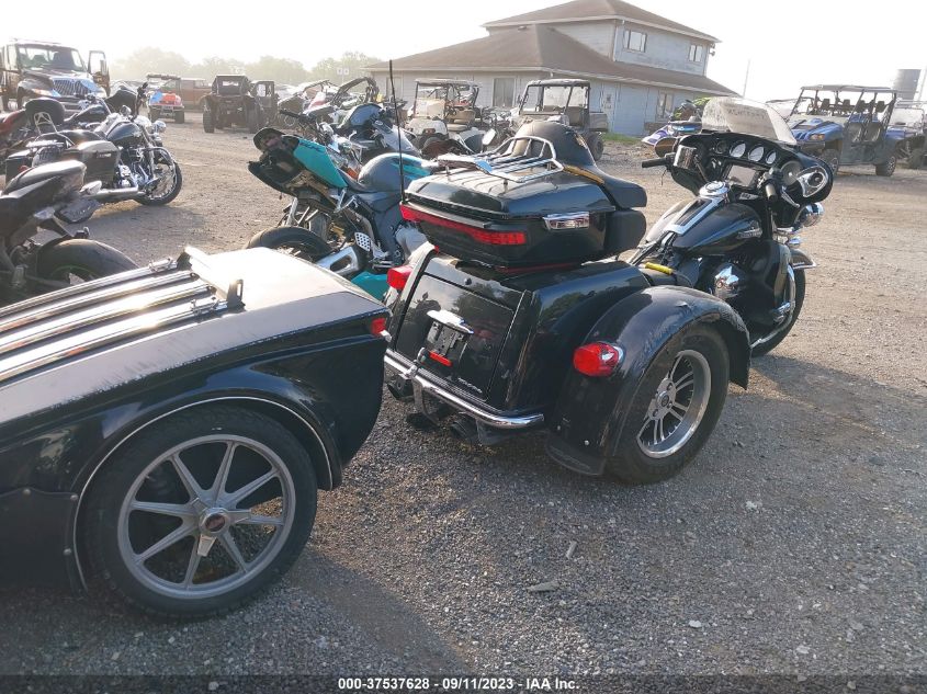 2014 HARLEY-DAVIDSON FLHTCUTG TRI GLIDE ULTRA 1HD1MAL15EB855175