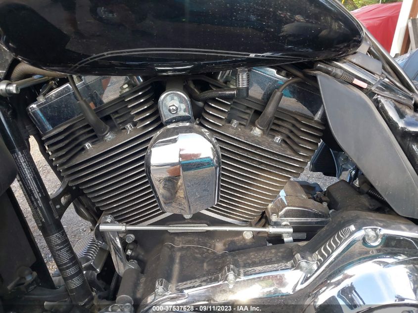 2014 HARLEY-DAVIDSON FLHTCUTG TRI GLIDE ULTRA 1HD1MAL15EB855175