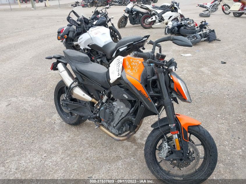 2021 KTM 890 DUKE R - VBKTU9404MM811877