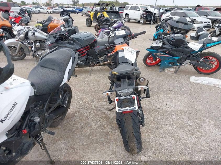 2021 KTM 890 DUKE R - VBKTU9404MM811877