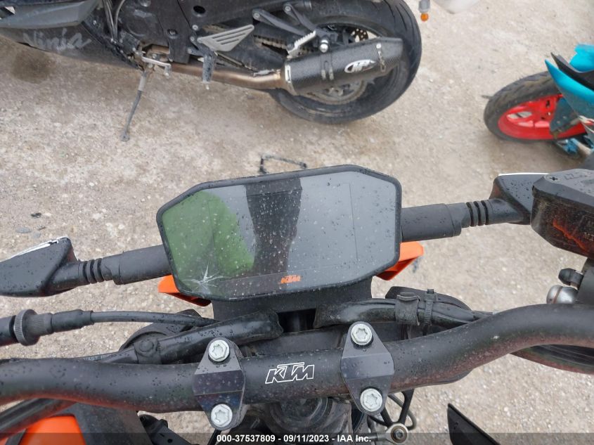 2021 KTM 890 DUKE R - VBKTU9404MM811877