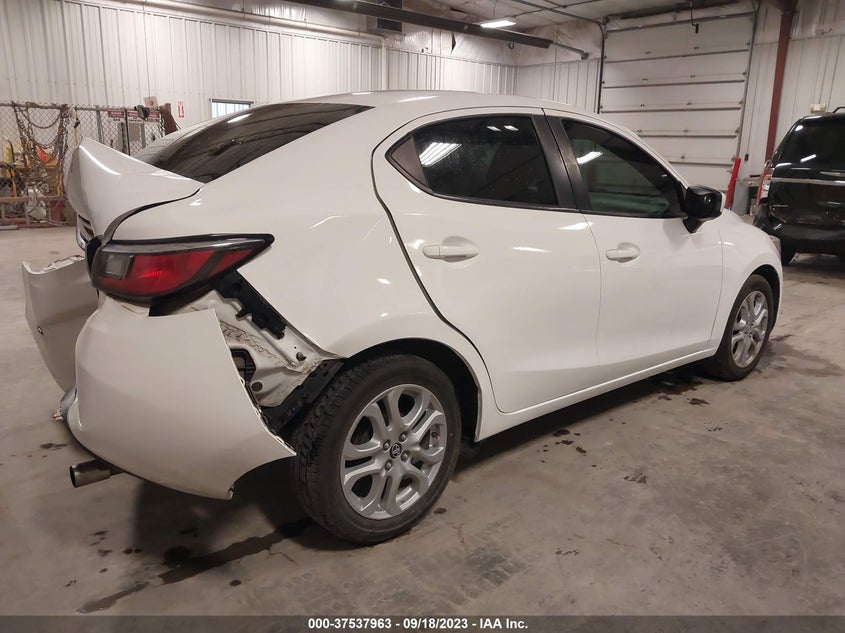 VIN 3MYDLBYV3JY304758 2018 TOYOTA YARIS IA