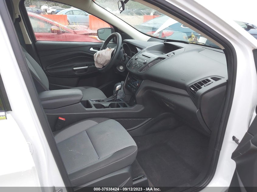 VIN 1FMCU0GD6JUB29330 2018 FORD ESCAPE SE