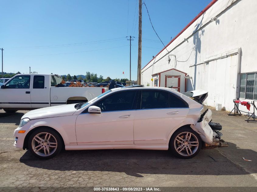 2014 MERCEDES-BENZ C 250 SPORT/LUXURY WDDGF4HB2EG237099