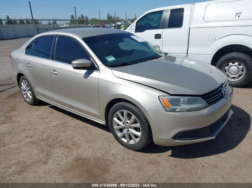 2014 VOLKSWAGEN JETTA SEDAN SE W/CONNECTIVITY - 3VWD07AJ5EM239546