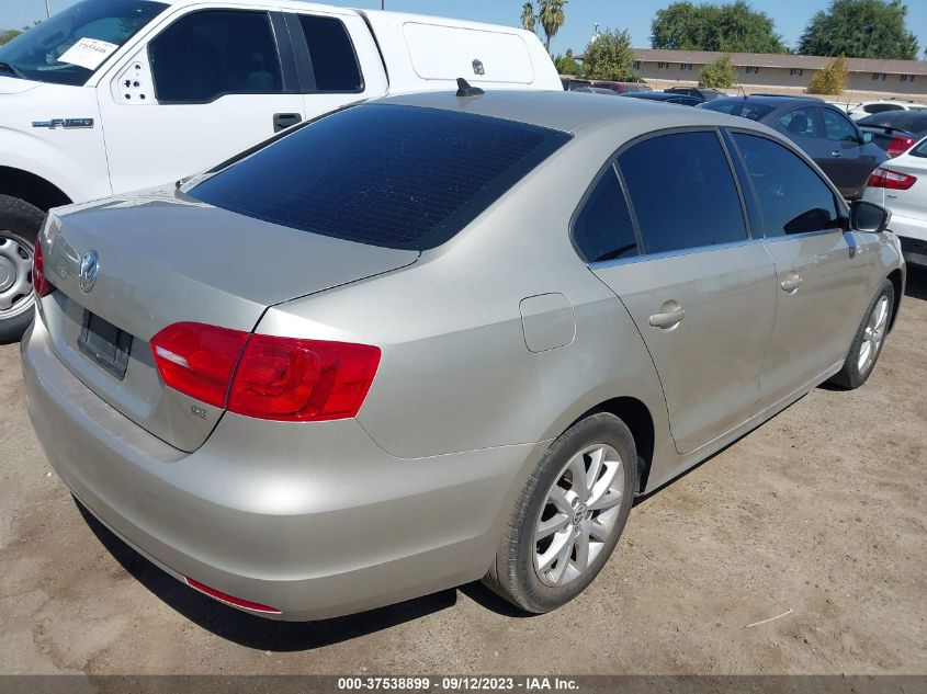 2014 VOLKSWAGEN JETTA SEDAN SE W/CONNECTIVITY - 3VWD07AJ5EM239546