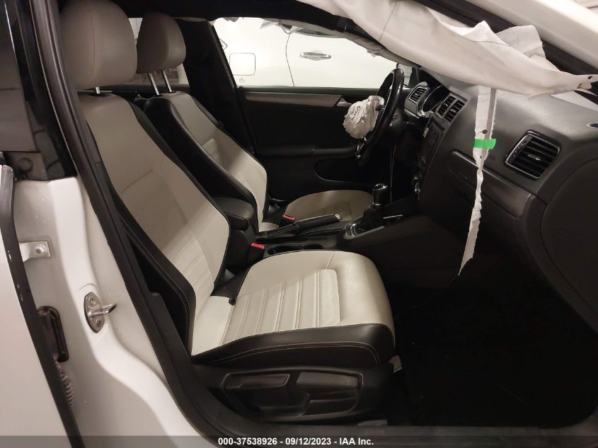 2016 VOLKSWAGEN JETTA SEDAN 1.8T SPORT - 3VWB17AJ7GM415102