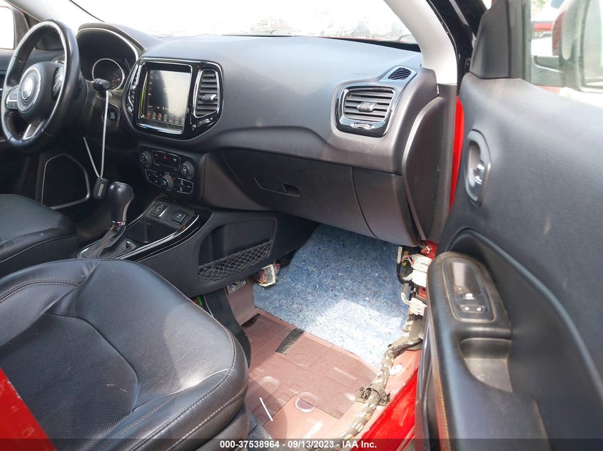 VIN 3C4NJCCB2JT462873 2018 JEEP COMPASS LIMITED