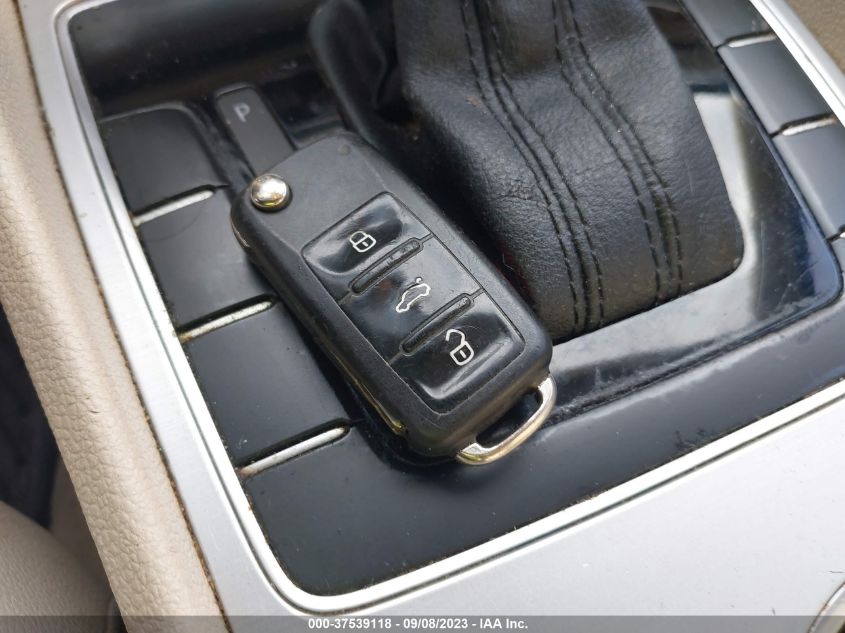 2013 VOLKSWAGEN PASSAT TDI SE W/SUNROOF - 1VWBN7A37DC002437