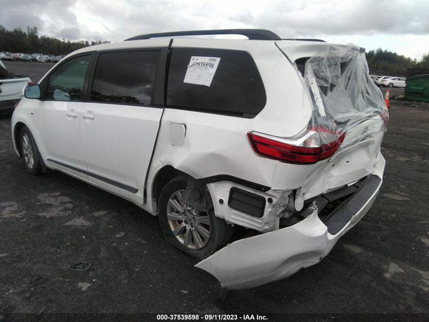 VIN 5TDJZ3DC6HS150820 2017 TOYOTA SIENNA LE