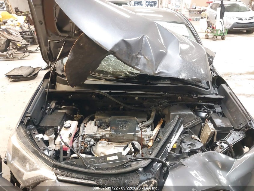 VIN JTMBFREV1JJ227371 2018 TOYOTA RAV4 LE