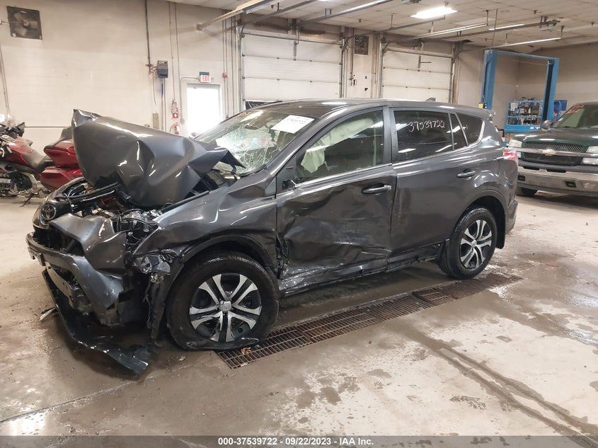 VIN JTMBFREV1JJ227371 2018 TOYOTA RAV4 LE