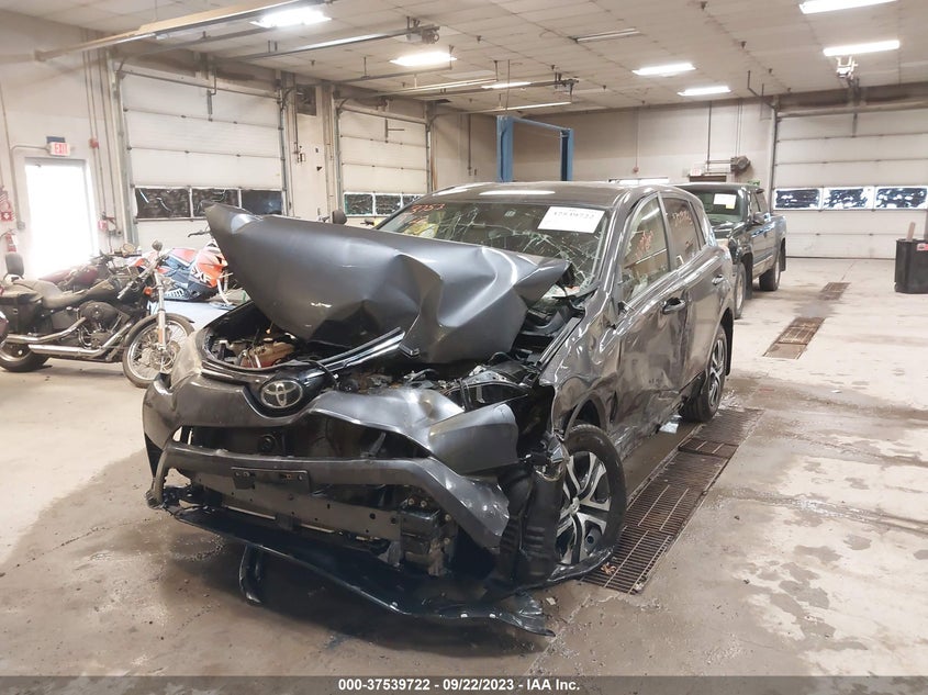 VIN JTMBFREV1JJ227371 2018 TOYOTA RAV4 LE