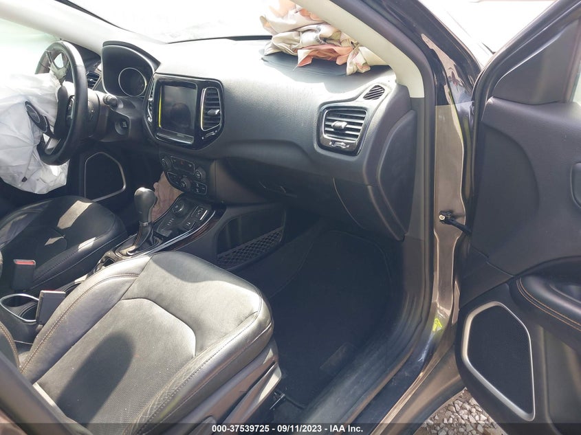 VIN 3C4NJDCB4JT175122 2018 JEEP COMPASS LIMITED