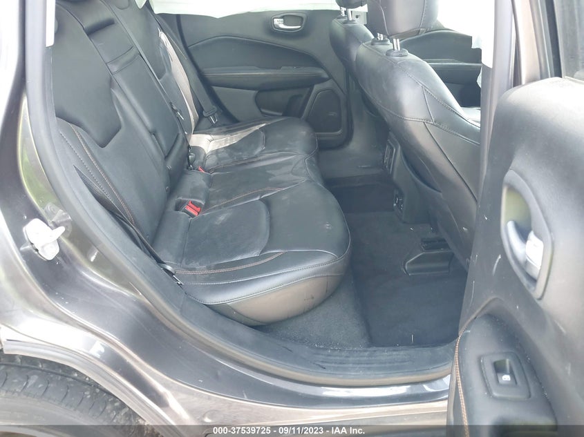 VIN 3C4NJDCB4JT175122 2018 JEEP COMPASS LIMITED