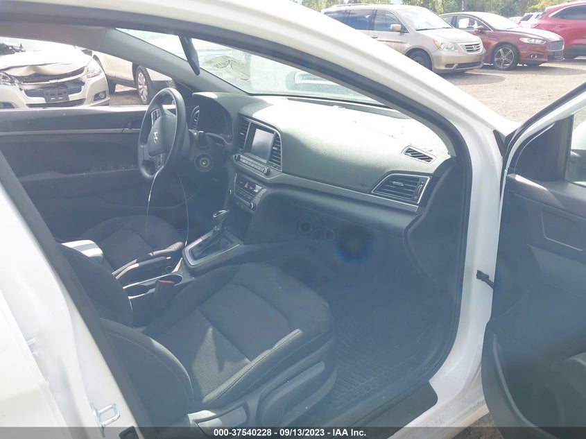 VIN 5NPD74LF4JH396457 2018 HYUNDAI ELANTRA SE