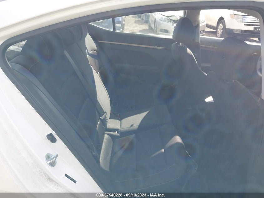 VIN 5NPD74LF4JH396457 2018 HYUNDAI ELANTRA SE