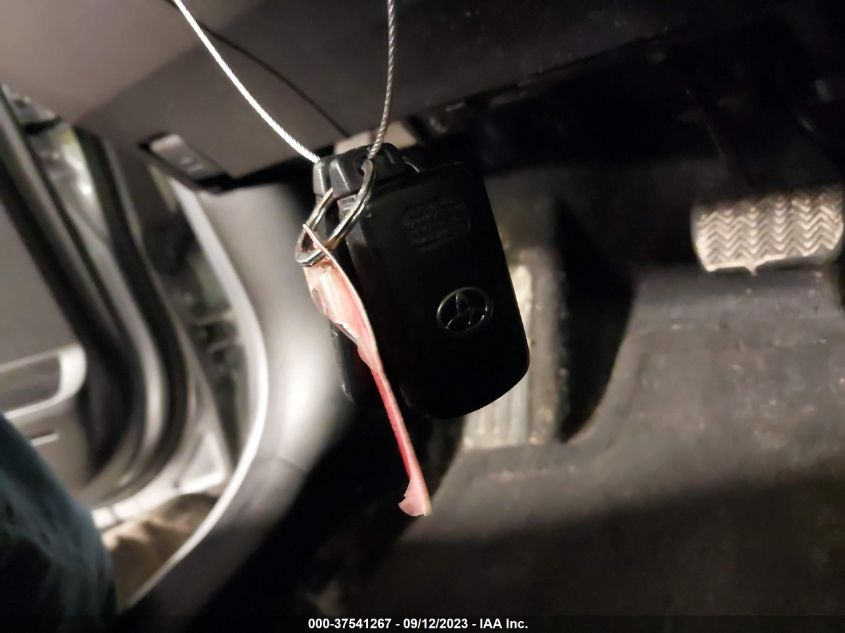 2017 TOYOTA RAV4 XLE - 2T3WFREV9HW402950