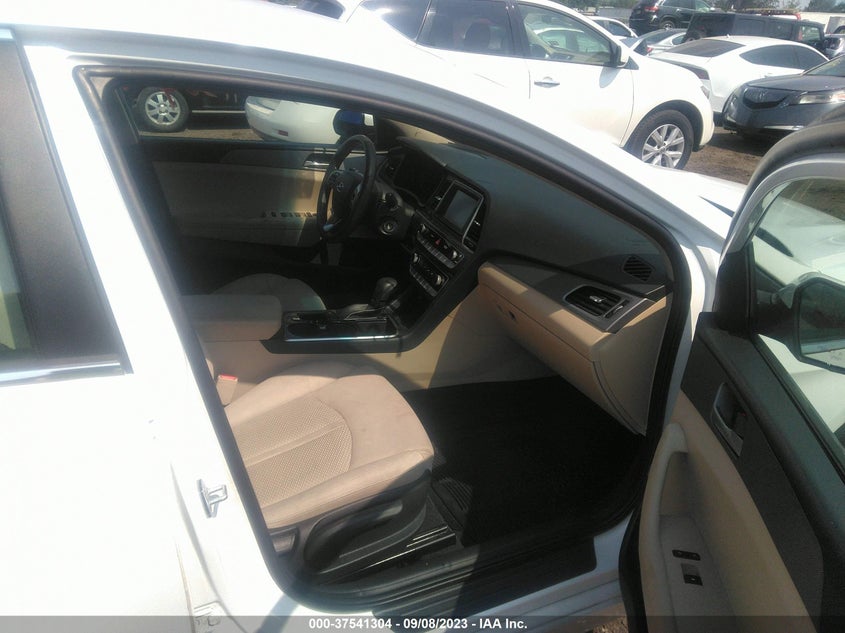 VIN 5NPE24AF4KH759492 2019 HYUNDAI SONATA SE