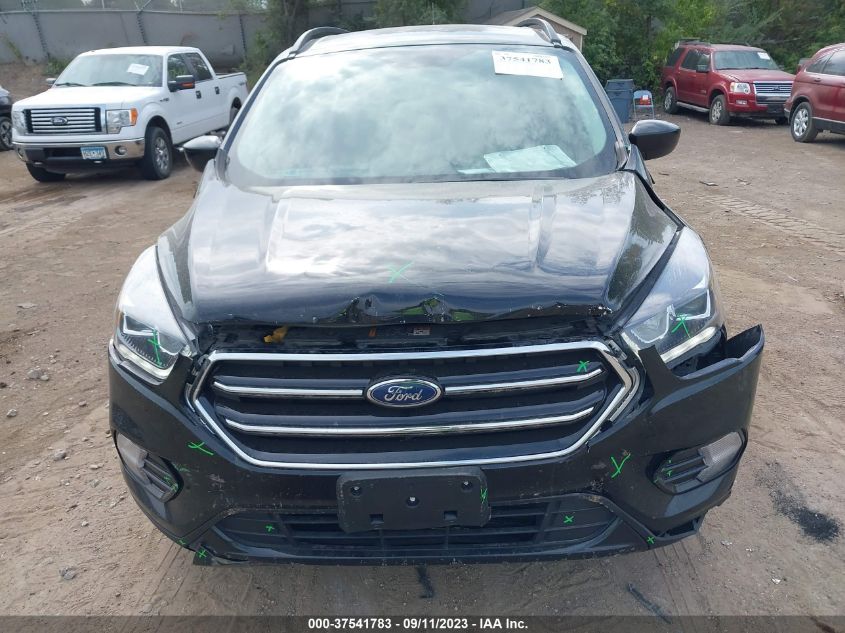 2018 FORD ESCAPE SE - 1FMCU9GD0JUC23000