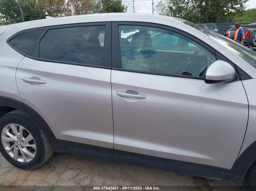 VIN KM8J23A43MU384674 2021 HYUNDAI TUCSON SE