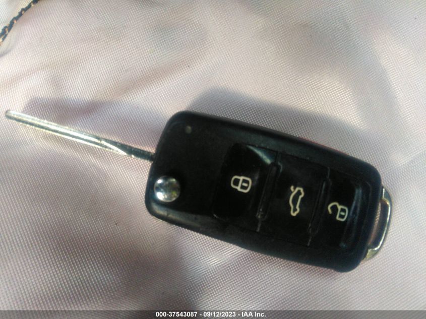 2013 VOLKSWAGEN EOS KOMFORT WVWBW8AH1DV005713