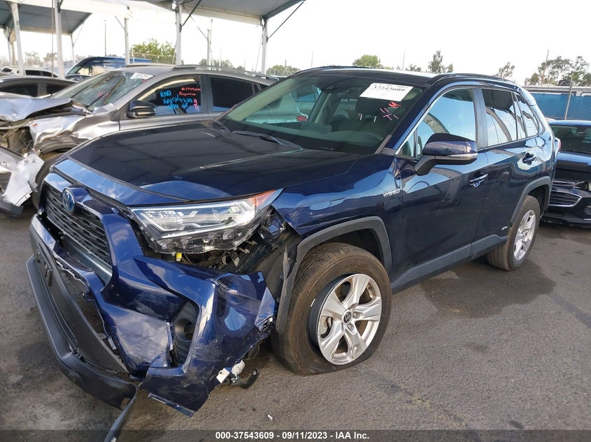 VIN 4T3RWRFV8MU031995 2021 TOYOTA RAV4 XLE