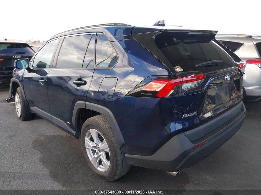 VIN 4T3RWRFV8MU031995 2021 TOYOTA RAV4 XLE