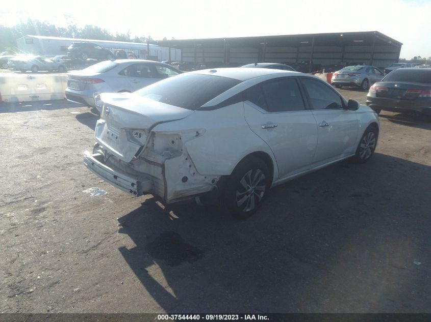 1N4BL4BV2LC240305 Nissan Altima S 4