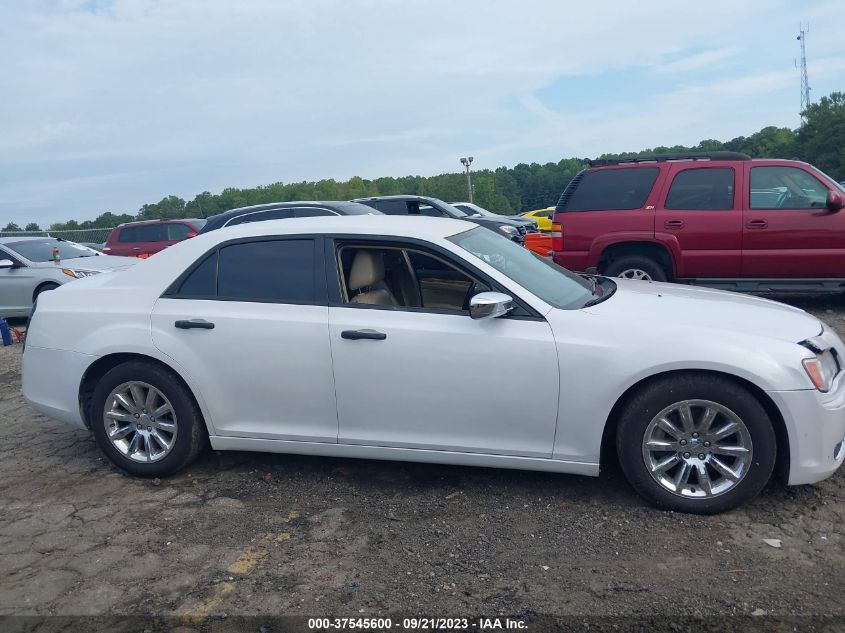2013 CHRYSLER 300C 2C3CCAET2DH573310