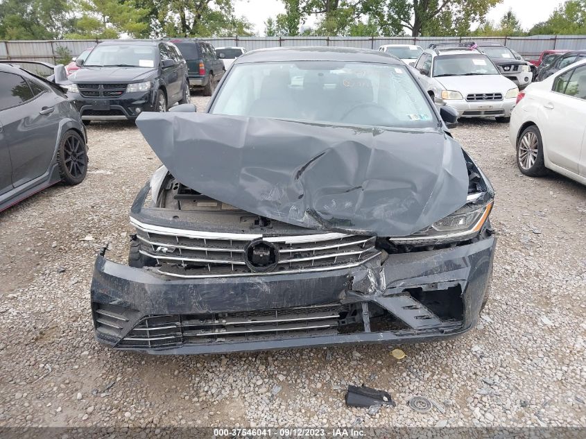 2018 VOLKSWAGEN PASSAT 2.0T S/R-LINE - 1VWAA7A32JC002798