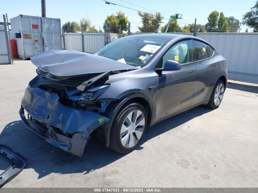 VIN 7SAYGDEE0PF852163 2023 TESLA MODEL Y