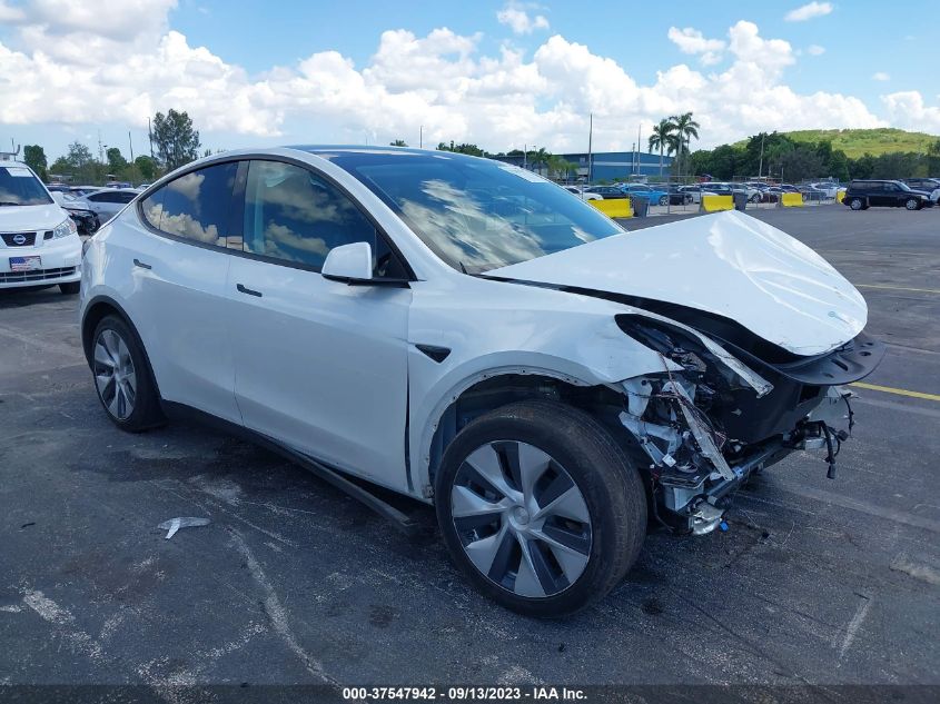 2021 TESLA MODEL Y  (VIN: 5YJYGAEE0MF193752)