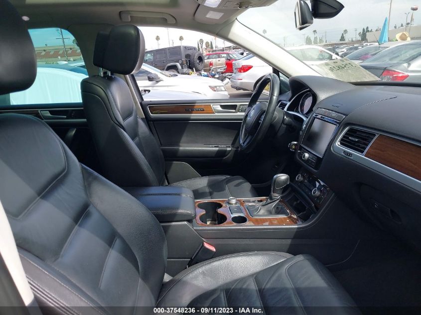 2015 VOLKSWAGEN TOUAREG LUX - WVGEF9BP3FD002955
