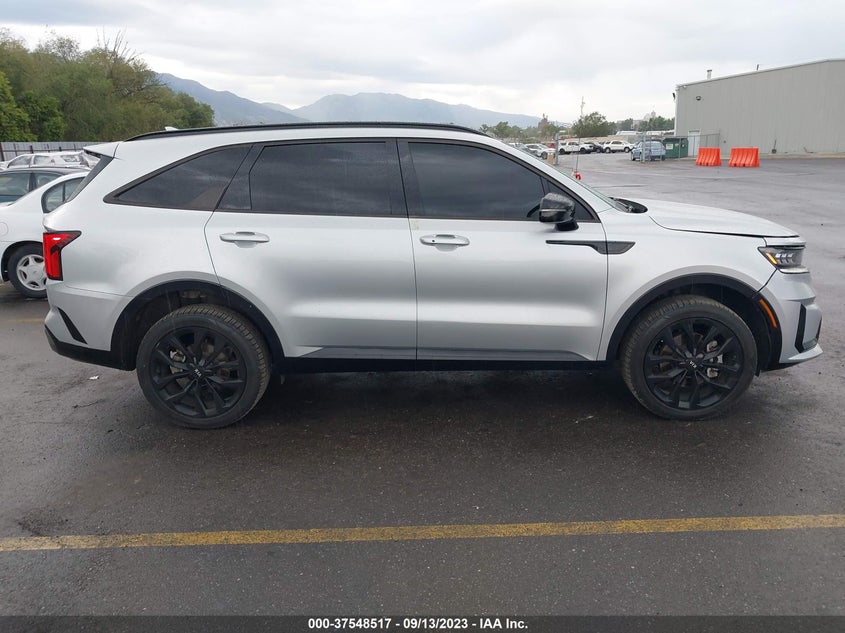 VIN 5XYRKDLF0MG025733 2021 KIA SORENTO SX